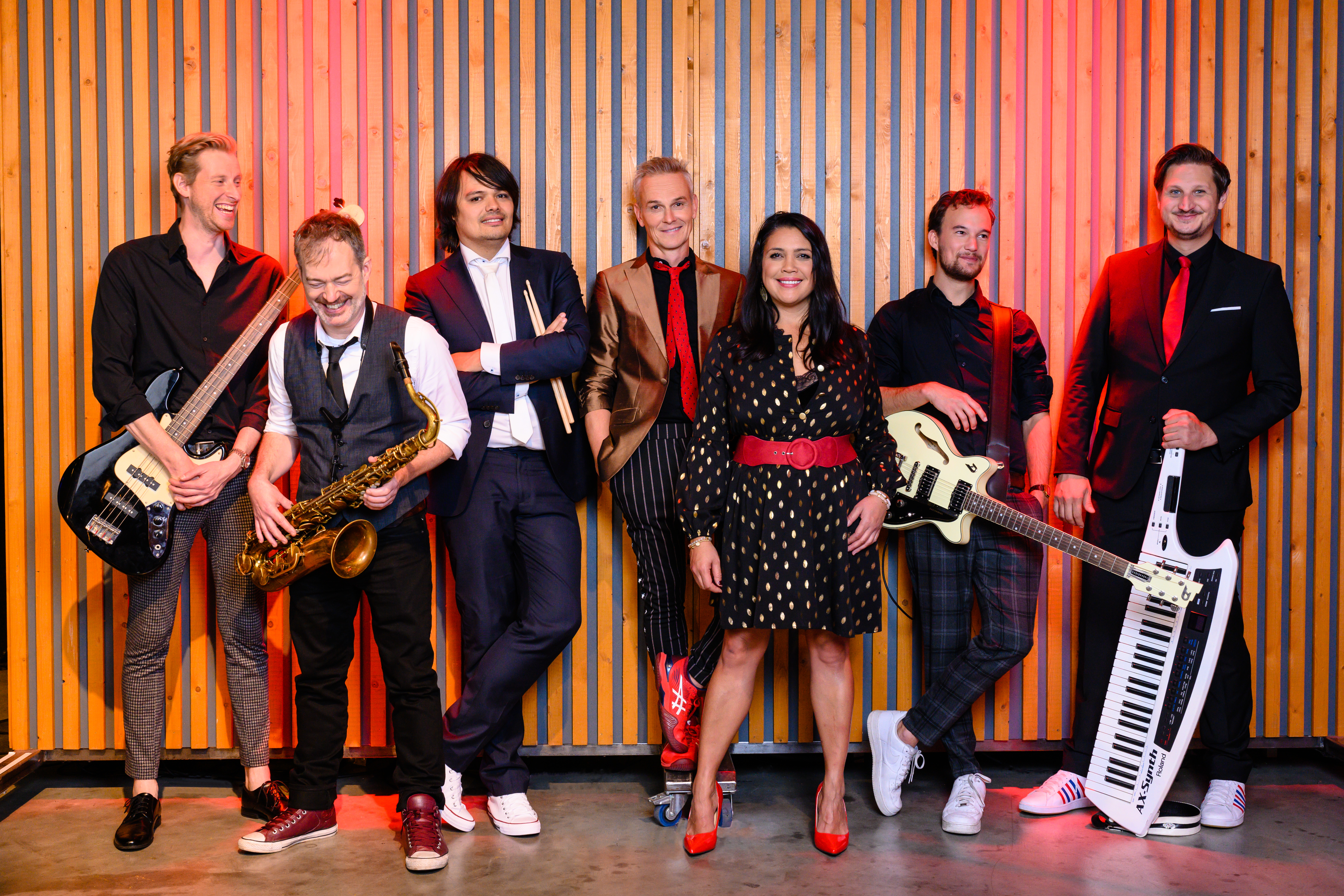 xplo hermeshouseband 041021 057 edit internet